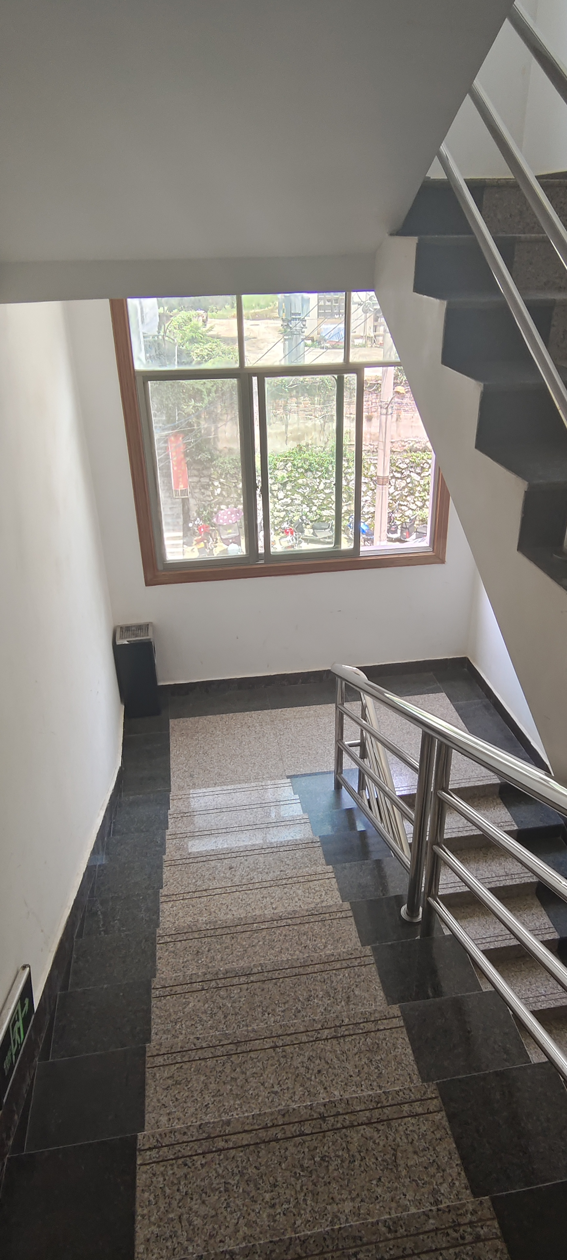 请输入图片描述